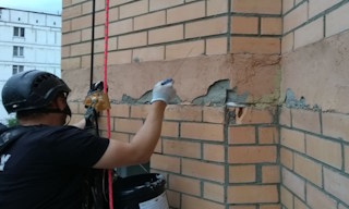 Обследование фасада здания в Новошахтинске в октябре